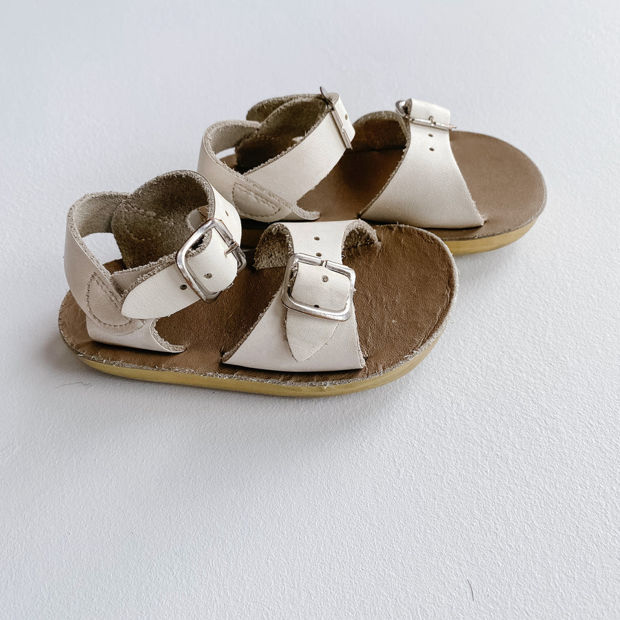 White Sandals | 4 Shoes