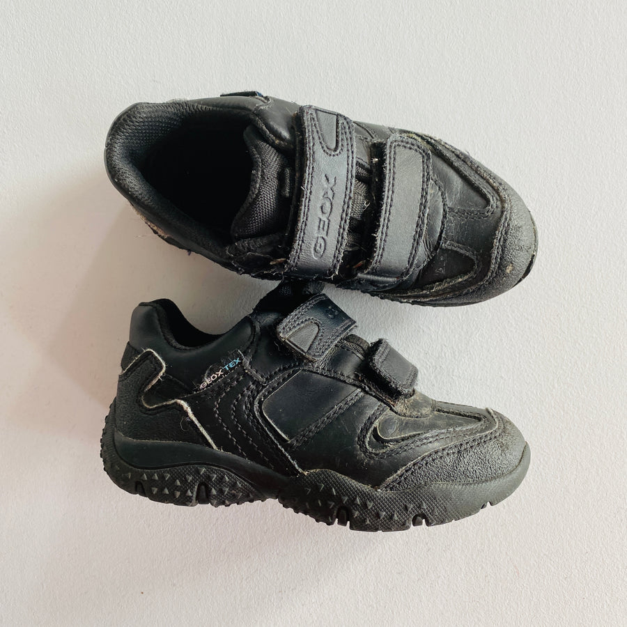 Velcro Runners | 9 Shoes