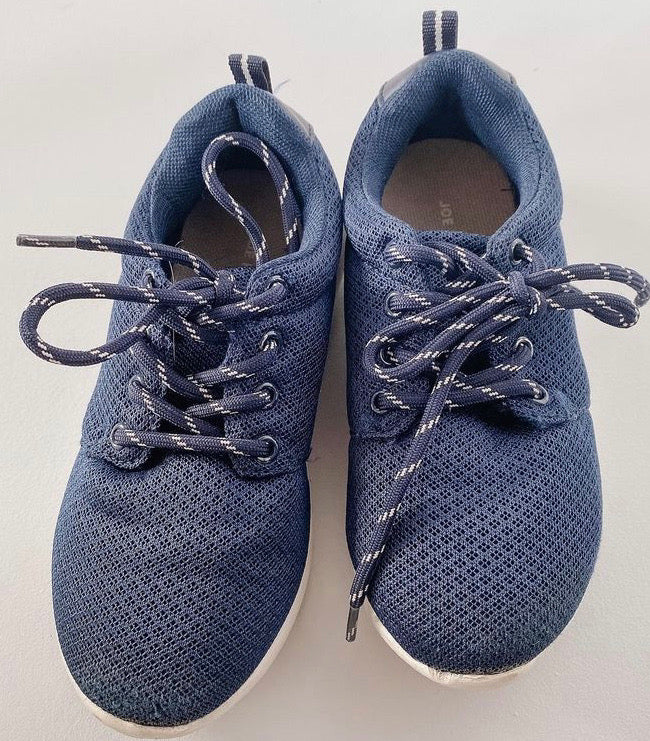 Navy Runners | 12 Shoes