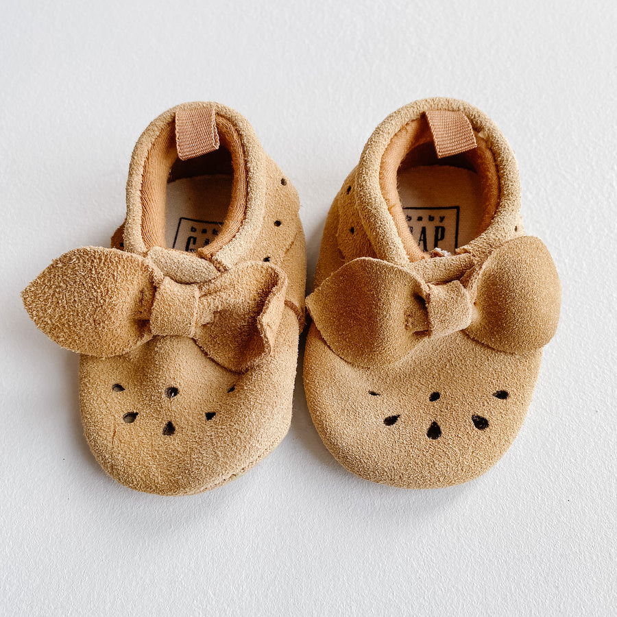 Suede Crib Shoes | 0-3mos